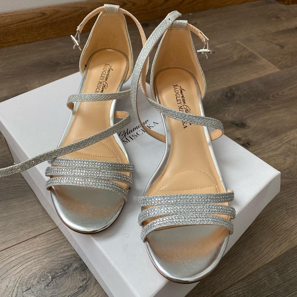 NWT! American Glamour by Badgley Mischka wedge
